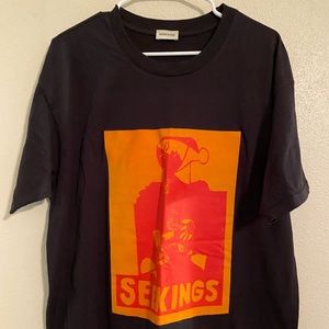 Brand new, never worn SEEKINGS graphic printed tee. Mens Size XL